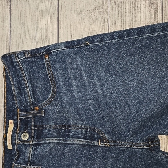 Levi's Women's Wedgie Straight Jeans Medium Wash Size 29 - Picture 4 of 11